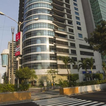 The Malayan Plaza Hotel Pasig City Exterior photo