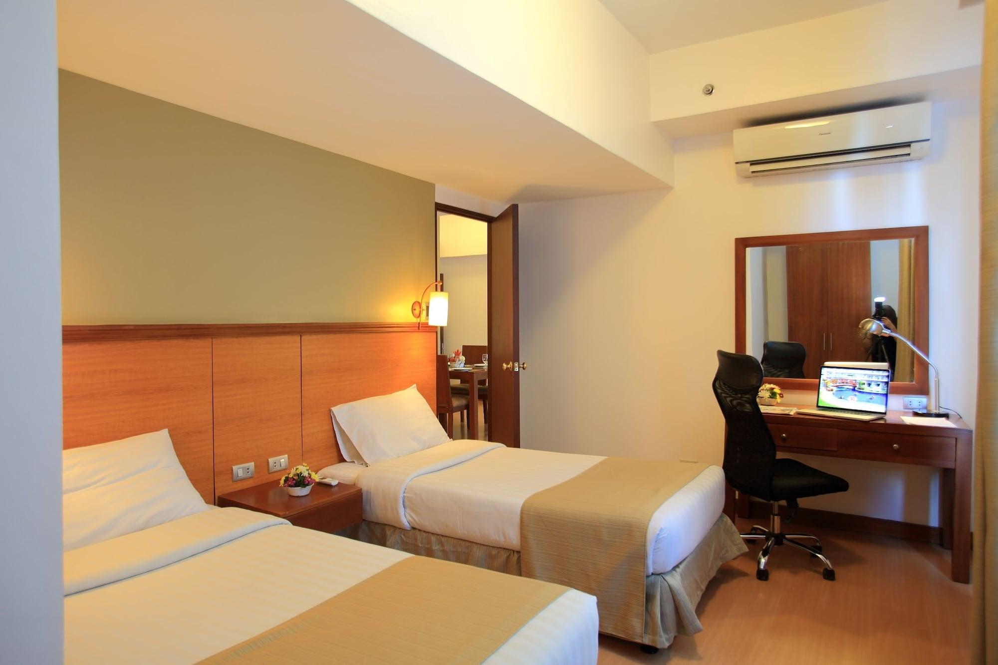 The Malayan Plaza Hotel Pasig City Exterior photo