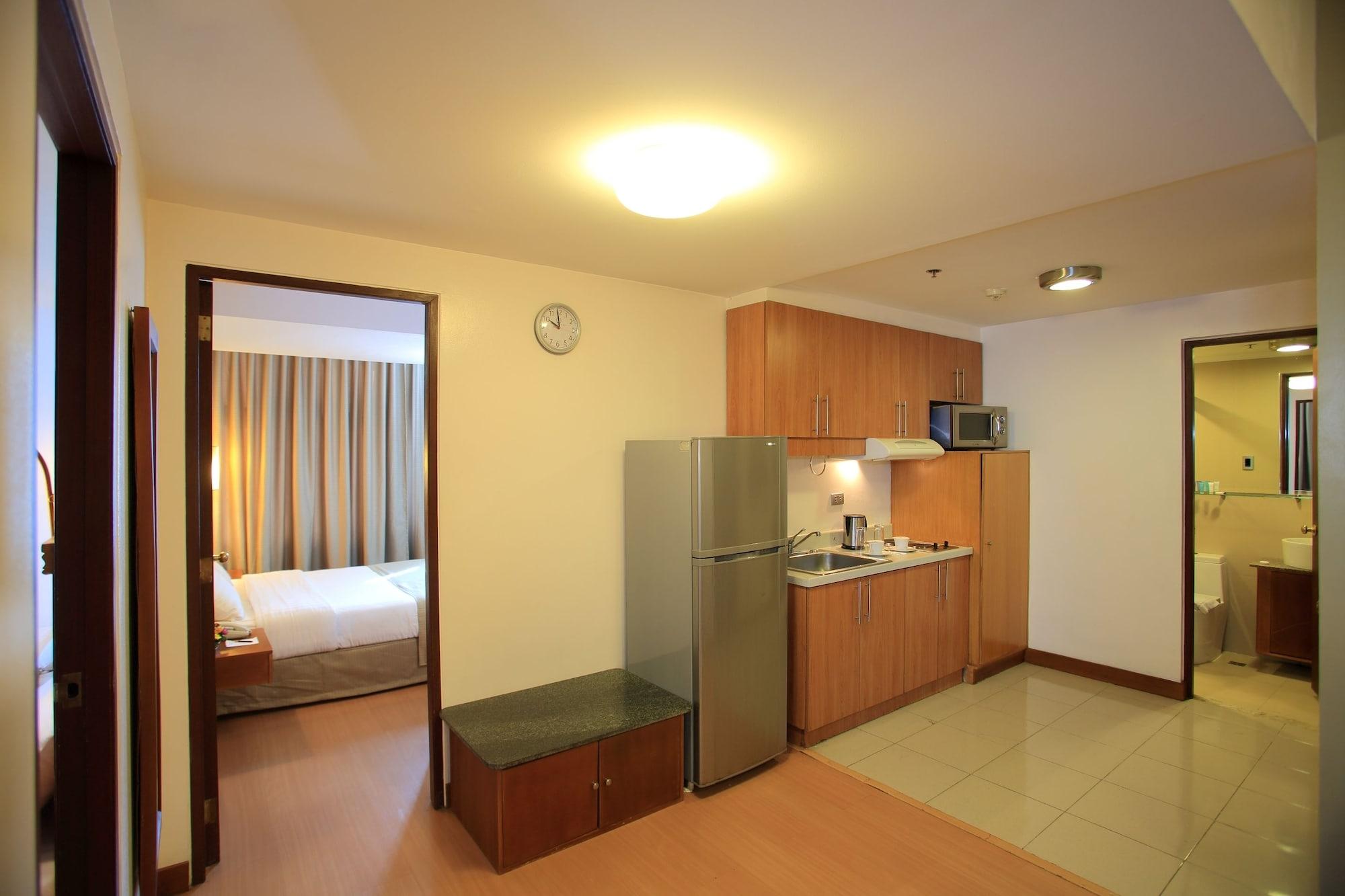 The Malayan Plaza Hotel Pasig City Exterior photo