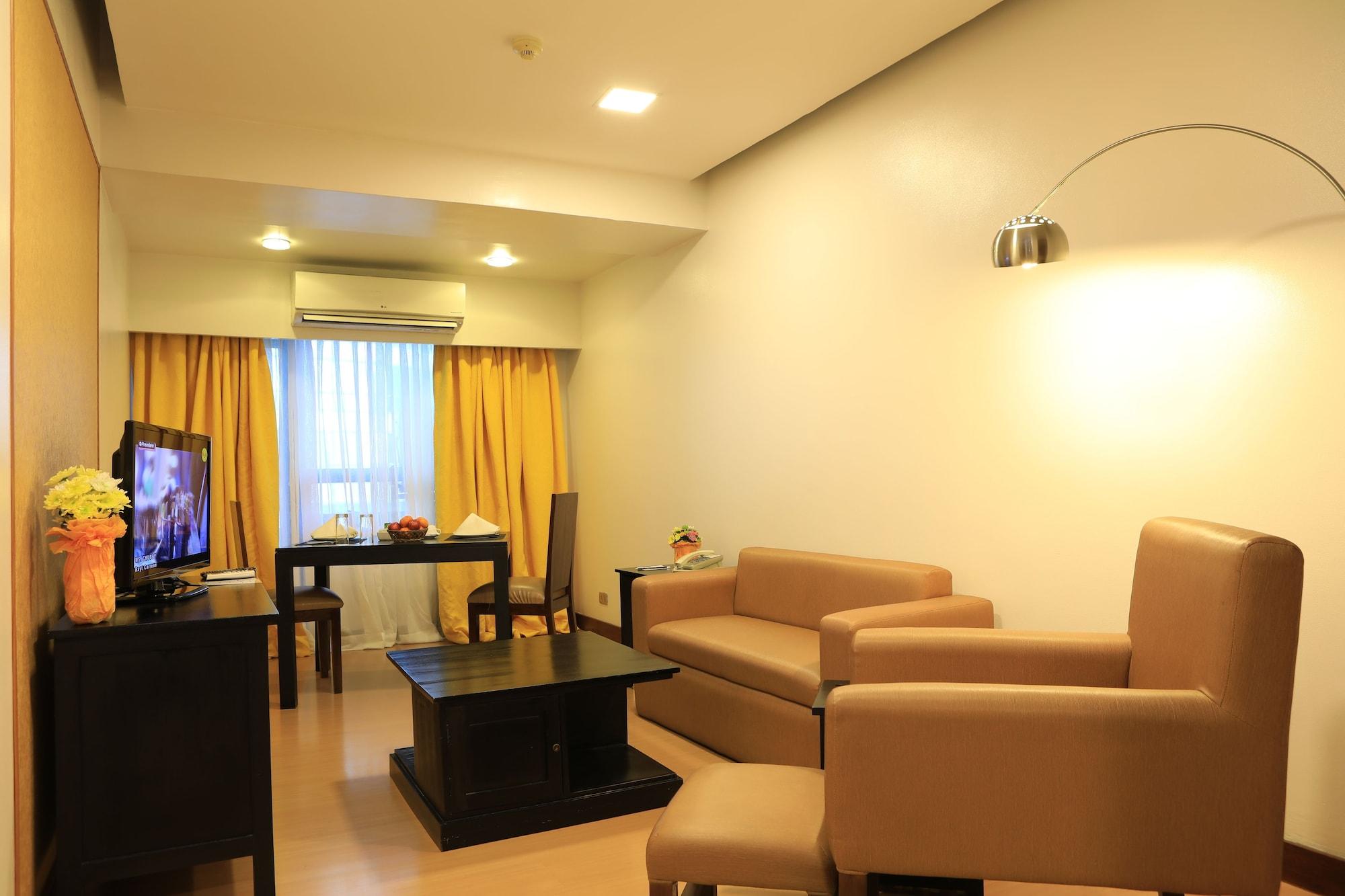 The Malayan Plaza Hotel Pasig City Exterior photo
