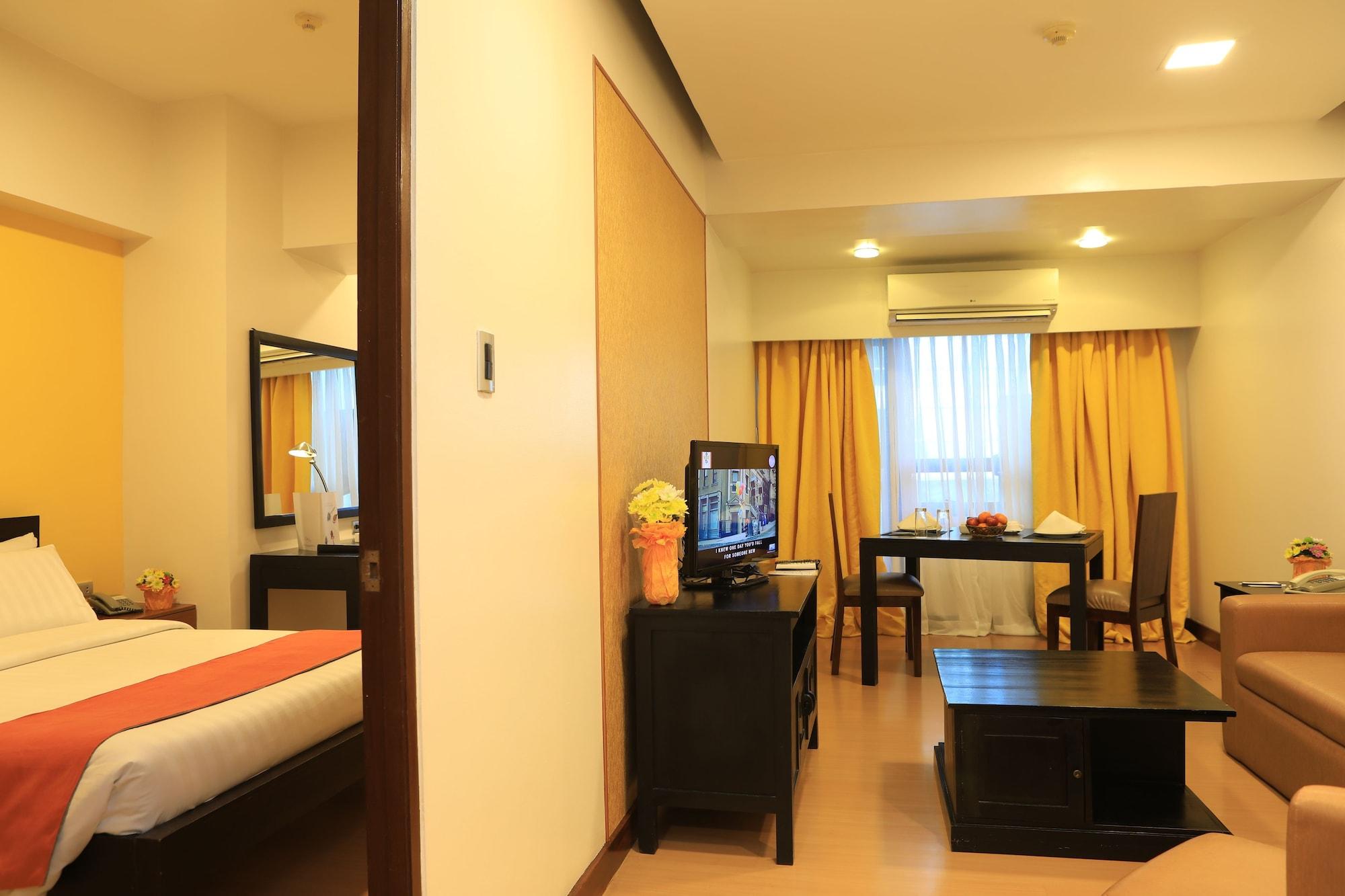 The Malayan Plaza Hotel Pasig City Exterior photo