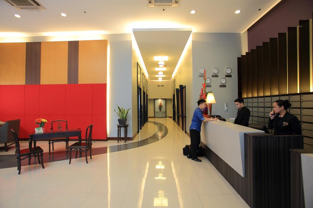 The Malayan Plaza Hotel Pasig City Exterior photo