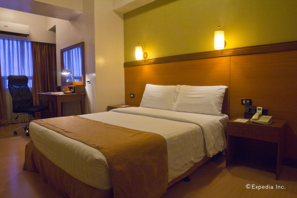 The Malayan Plaza Hotel Pasig City Exterior photo