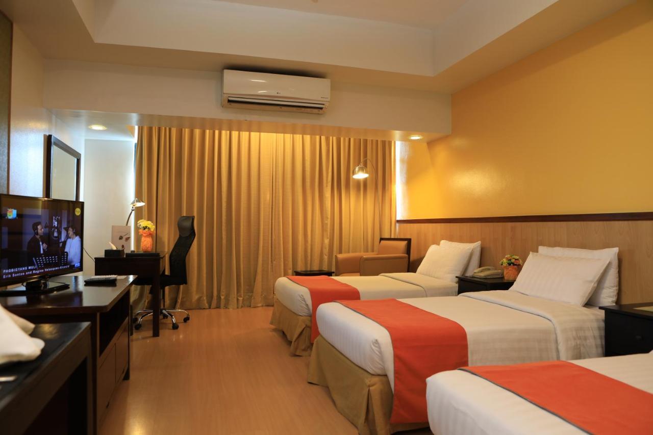 The Malayan Plaza Hotel Pasig City Exterior photo